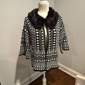 Chico's Black/White Open Front Cardigan w/ Removable Faux‎ Fur Collar Size 1 NWT